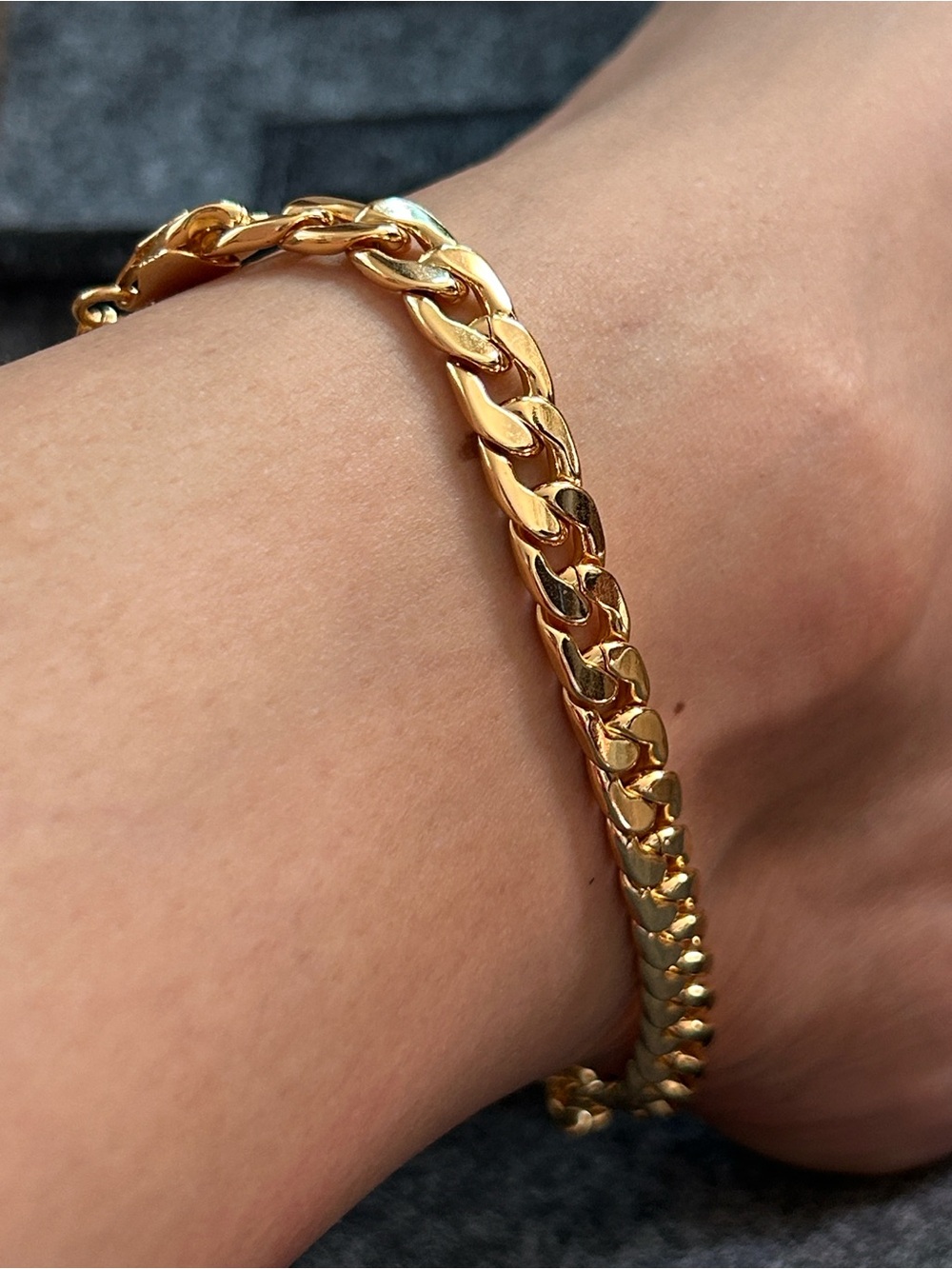 Gold Curb Chain Anklet - Classic women’s Accessory